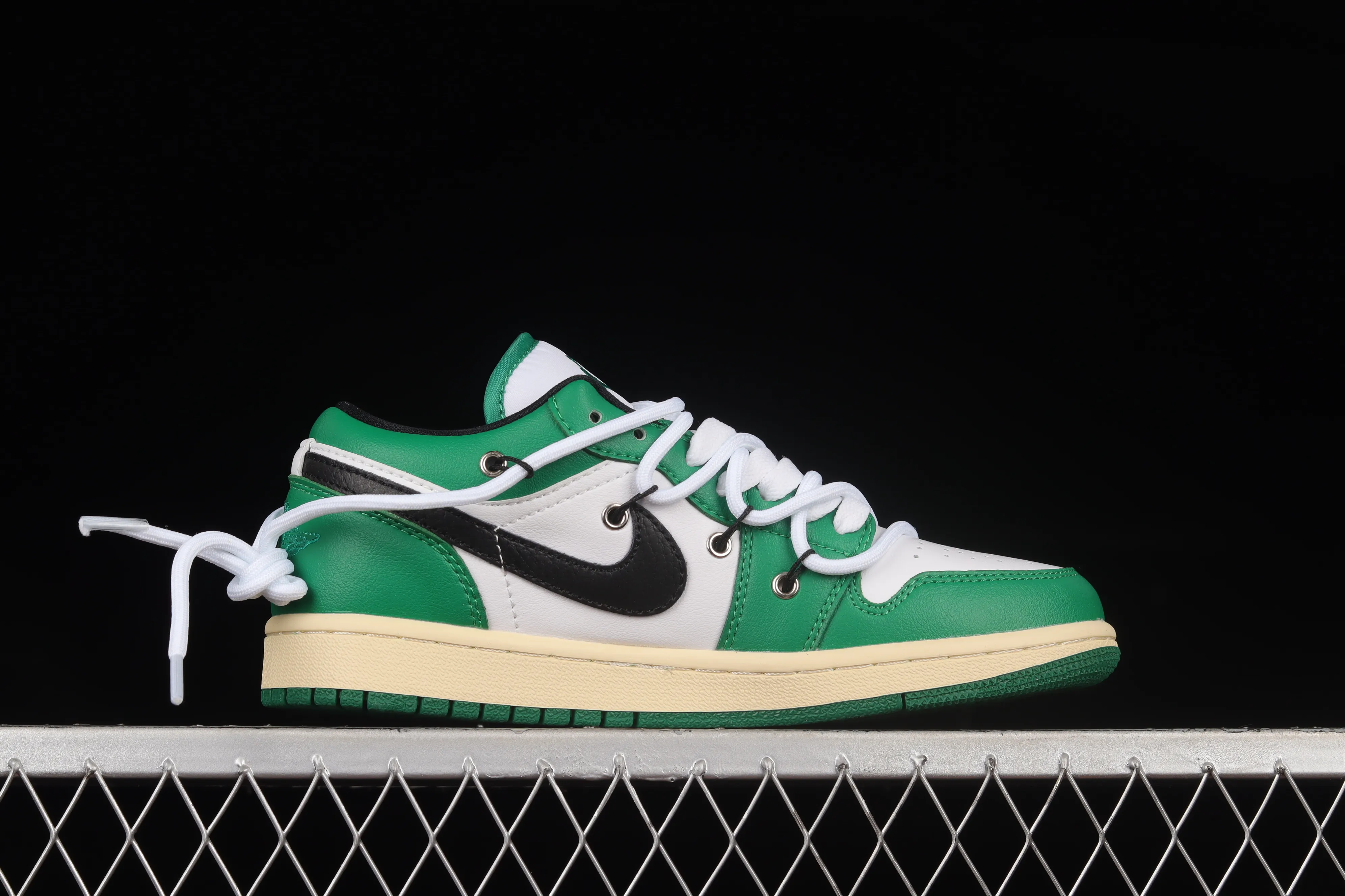 All categories Air Jordan Jordan series basketball shoes Air Jordan 1 Low Air Jordan 1 Low AJ1 Joe 1 customized version white and green color deconstruction sports culture basketball shoes 553560-129
